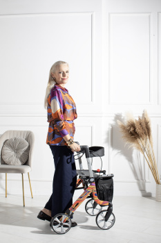 Preview: Rehasense Space LX Rollator Flower, der Leichtgewichtrollator im verspielten Flower Design